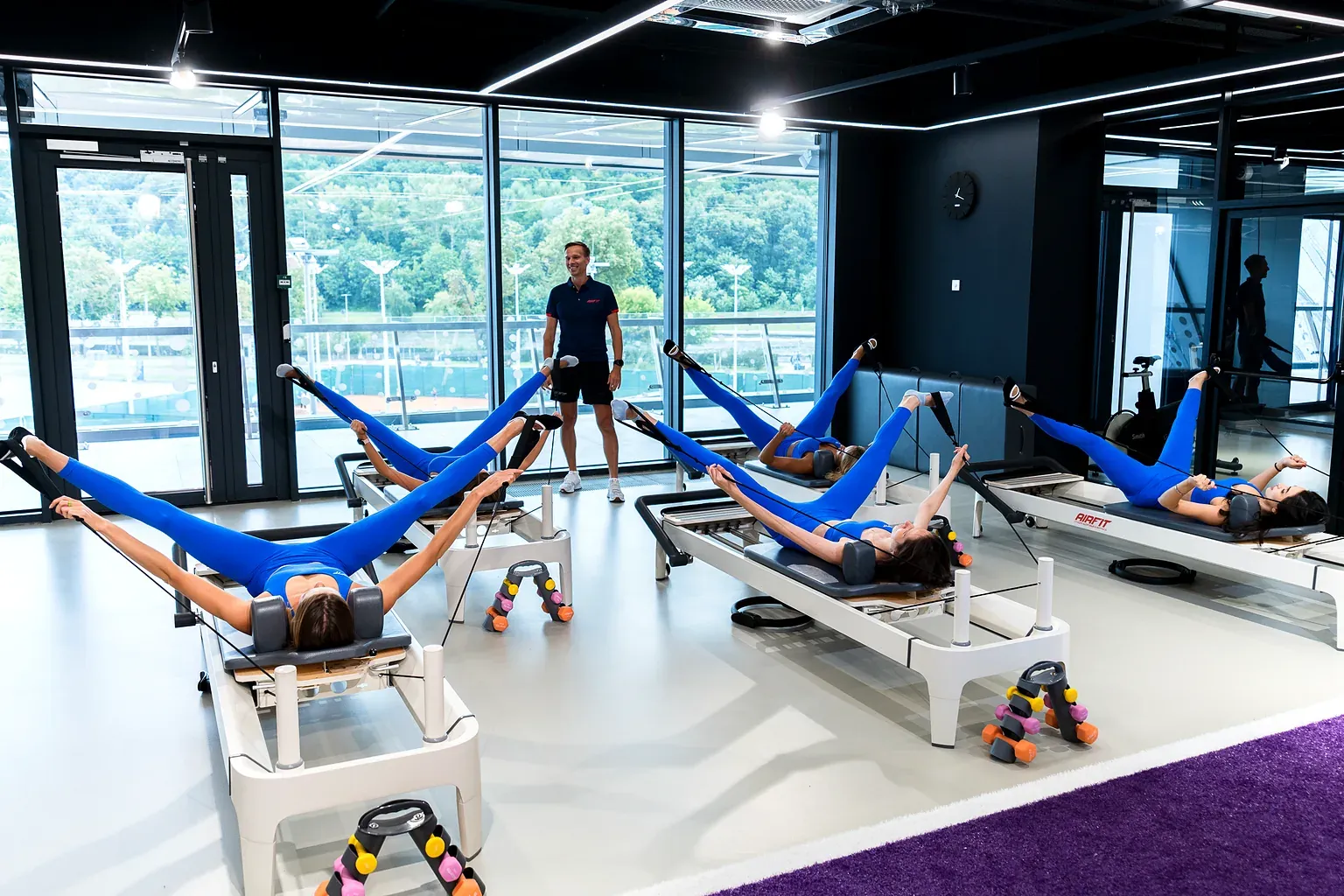 Группа на реформерах в студии — студия AirFit